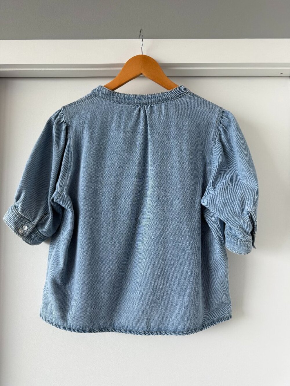 Velvet Heart Denim Lightweight Chambray Puff Sleeve Blouse | Medium - Picture 4 of 10